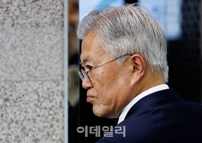 [이데일리 김태형 기자] 문재인 전 대통령이 25일 서울 여의도 국회도서관에서 열린 4.27 판문점선언 7주년 기념식에서 기념사를 하고 있다.