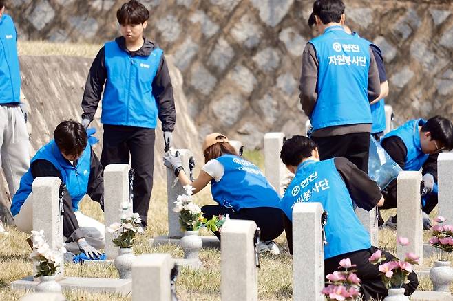 한진 임직원들이 창립 80주년을 맞아 봉사활동을 진행했다 (한진 제공)