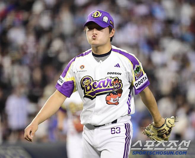 8일 잠실구장에서 열린 두산과 롯데의 경기. 8회 무실점으로 투구를 마친 두산 김택연. 잠실=송정헌 기자songs@sportschosun.com/2025.06.08/