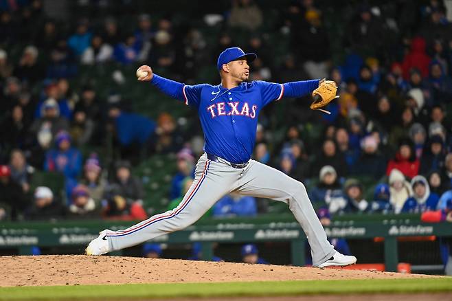 CHICAGO, ILLINOIS - APRIL 07: Gerson Garabito #58 of the Texas Rangers pitches during the sixth inning of the game against the Chicago Cubs at Wrigley Field on April 7, 2025 in Chicago, Illinois.   Abigail Dean/Getty Images/AFP (Photo by Abigail Dean / GETTY IMAGES NORTH AMERICA / Getty Images via AFP)







<저작권자(c) 연합뉴스, 무단 전재-재배포, AI 학습 및 활용 금지>