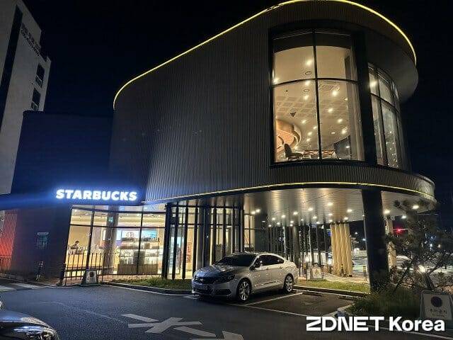 스타벅스 매장 전경