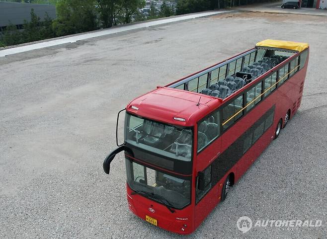 서울시티투어 타이거버스가 현대자동차 '일렉시티 이층버스'를 기반으로 제작한 '오픈탑 이층 전기버스'를 공개하고 시티투어 노선에 본격 투입한다. (대진정공)