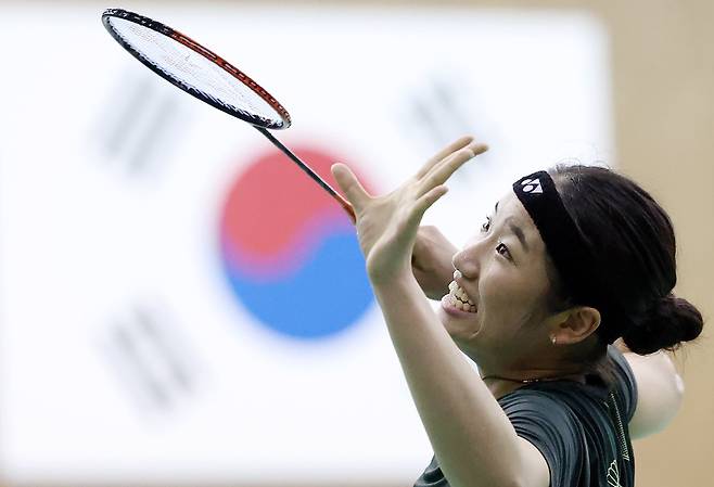 17일 충북 진천선수촌에서 열린 대한민국 배드민턴 국가대표팀 미디어데이에서 안세영이 훈련에 열중하고 있다. /뉴시스