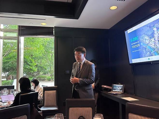 오승록 노원구청장이 16일(현지시간) 바이오 USA 행사장 인근 식당에서 서울 디지털 바이오 시티 추진 계획을 발표하고 있다. ⓒ바이오 USA 기자단