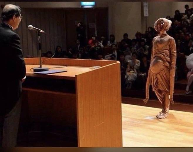 교토 대학교 졸업식 이색 풍경