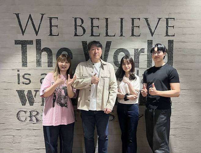 (좌측부터) 장은진 학생, 이상원 교수, 정연우 학생, 김혜송 학생