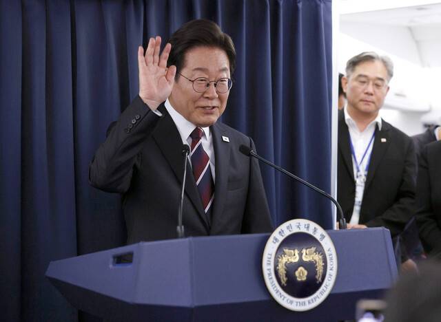 이재명 대통령이 16일(현지시각) 주요 7개국(G7) 정상회의 참석을 위해 캐나다 앨버타주 캘거리로 향하며 공군 1호기에서 기자간담회를 하고 있다. 김태형 기자 xoud555@hani.co.kr