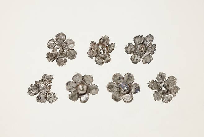 3호분에서 나온 은제꽃모양장식물들. 국립부여문화유산연구소 제공