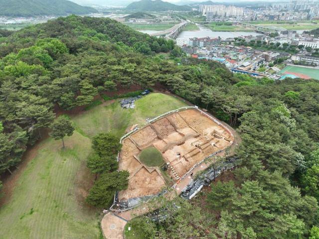 충남 공주 무령왕릉과 왕릉원 1∼4호 무덤 발굴 현장. 국가유산청 제공