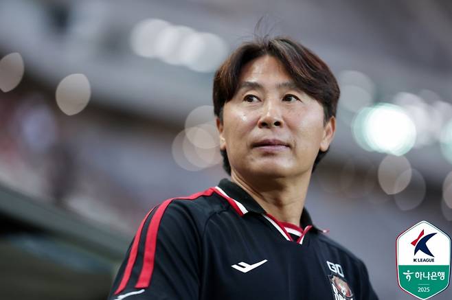 17일 서울월드컵경기장에서 열린 서울과 강원의 하나은행 K리그1 2025 19라운드. 경기를 지켜보고 있는 김기동 서울 감독. 사진=프로축구연맹