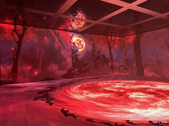 ▲ 동료 기자의 증언에 따르면 2층에는 VR 체험존, 우측에는 사진과 같은 전시관이 있었다고 합니다