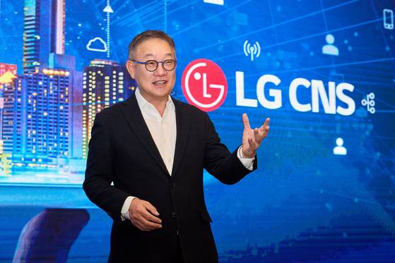 현신균 LG CNS 최고경영자가 지난 1월 기업공개(IPO) 기자간담회에서 발표를 하고 있다. [LG CNS]
