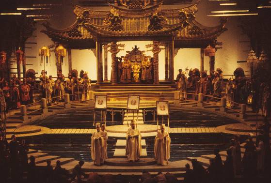 1988년 서울올림픽을 기념해 세종문화회관에서 로린 마젤 지휘로 ‘투란도트’를 공연했던 라 스칼라 오페라. [중앙포토]