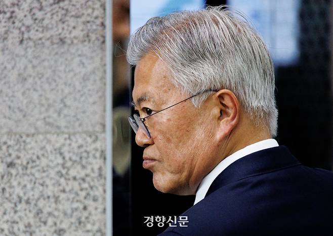 문재인 전 대통령이 지난 4월25일 오후 서울 여의도 국회 도서관에서 열린 4.27 판문점선언 7주년 기념식에 참석하고 있다. 문재원 기자