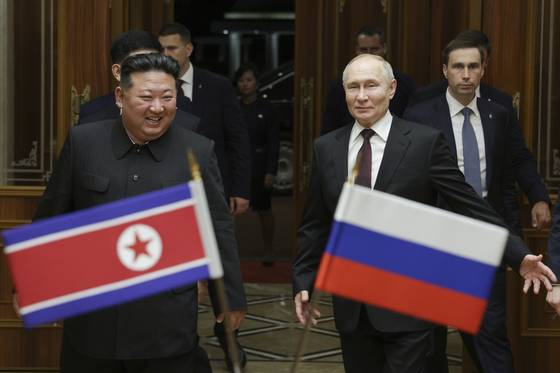 Russian President Vladimir Putin, right, and North Korea's leader Kim Jong-un smile during their meeting at the Pyongyang Sunan International Airport outside Pyongyang, North Korea, on June 19, 2024. [AP/YONHAP]