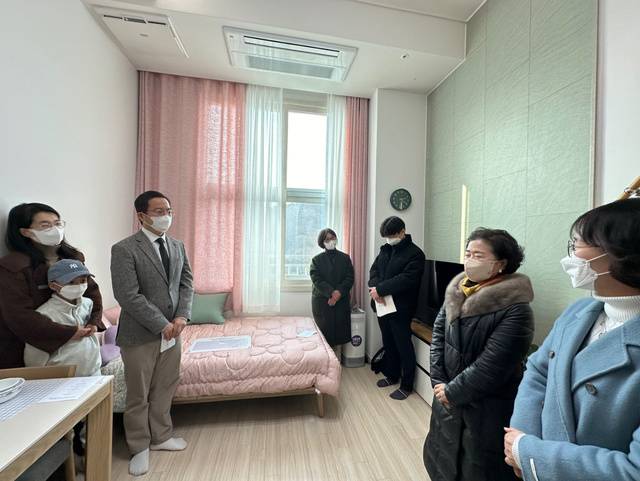 2023년 12월 서울 은평구의 초록나무 1호 쉼터 개소 감사예배 모습. 초록나무 제공