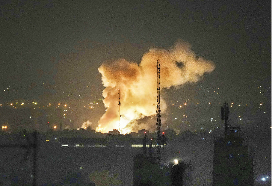 이스라엘이 13일 새벽(현지 시각) 이란 핵시설, 군 지휘관·핵 과학자 거주지 등에 선제공격을 가했다. (사진=AP연합)