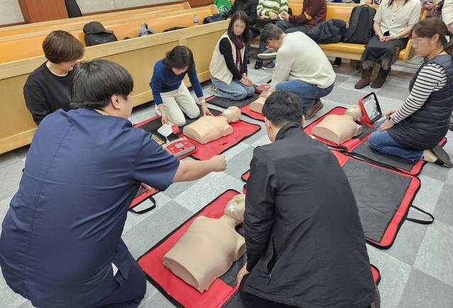 찾아가는 응급처치 교육이 진행되고 있다.강북구청 제공