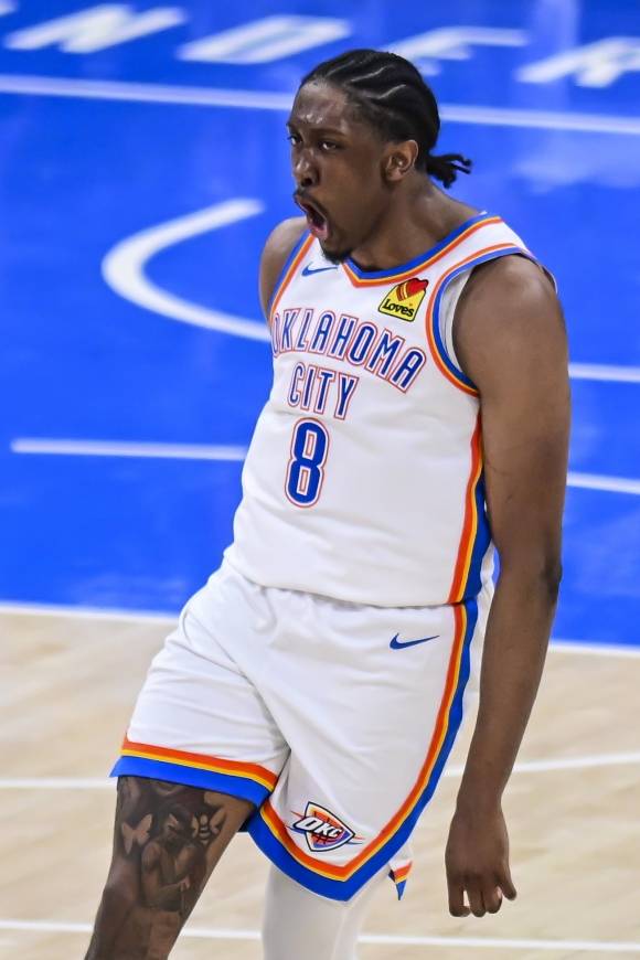 제일런 윌리엄스(오클라호마시티 선더)가 17일(한국시간) 미국 오클라호마시티의 페이컴 센터에서 열린 2024~25 NBA 파이널( 5차전 인디애나 페이서스와의 홈 경기에서 득점한 뒤 세레머니하고 있다. EPA 연합뉴스