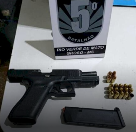 현지시간으로 지난 13일, 브라질 중부 마투그로수두술주(州)의 한 마을에서 총을 가지고 놀던 2세 아이가 실수로 어머니를 향해 방아쇠를 당기는 사건이 발생했다. 사진은 사건 현장에서 압수한 총기.