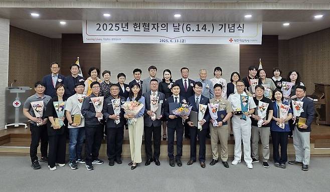 거제시보건소 2025년 헌혈자의 날 우수기관 선정 기념사진 ⓒ거제시