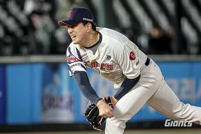 롯데 마무리 김원중이 통산 500세이브 달성을 눈앞에 두고 있다. 사진제공｜롯데 자이언츠