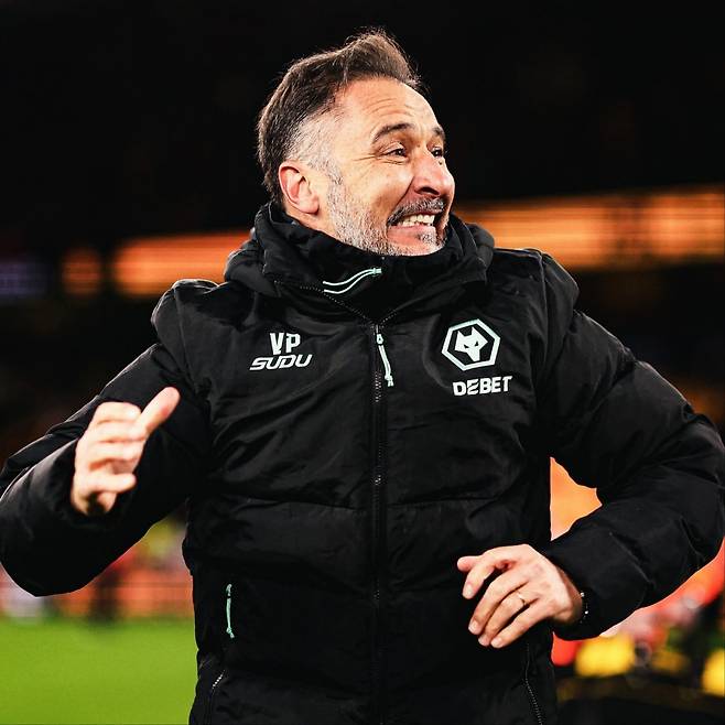 울버햄턴 황희찬은 소속팀에서 완전히 설 자리를 잃었다. 대대적인 리빌딩 속에서도 비토르 페레이라 감독(사진)은 그를 중용할 계획이 없어 보인다. 월드컵이 1년 앞으로 다가온 가운데 신변에 변화를 줘야 한다는 목소리가 높다. 사진출처｜울버햄턴 페이스북