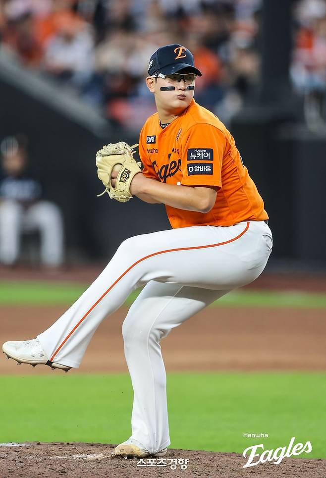 한화 김서현이 14일 대전 LG전에서 역투하고 있다. 한화이글스 제공