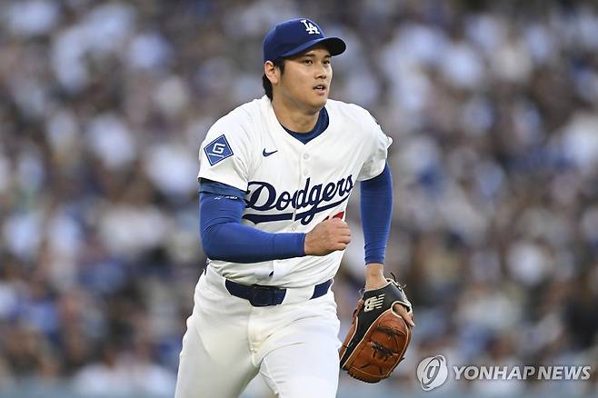 투수 오타니 (로스앤젤레스 AP=연합뉴스) 다저스 오타니가 17일(한국시간) 미국 캘리포니아주 로스앤젤레스 다저스타디움에서 열린 MLB 샌디에이고와 홈 경기에 선발 등판해 경기를 치르고 있다.