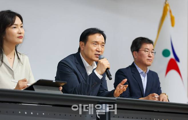 18일 경기도교육청에서 열린 ‘하이러닝 인공지능(AI) 서·논술형 평가 시스템’ 시연회에서 임태희 경기도교육감이 발언하고 있다.(사진=경기도교육청)