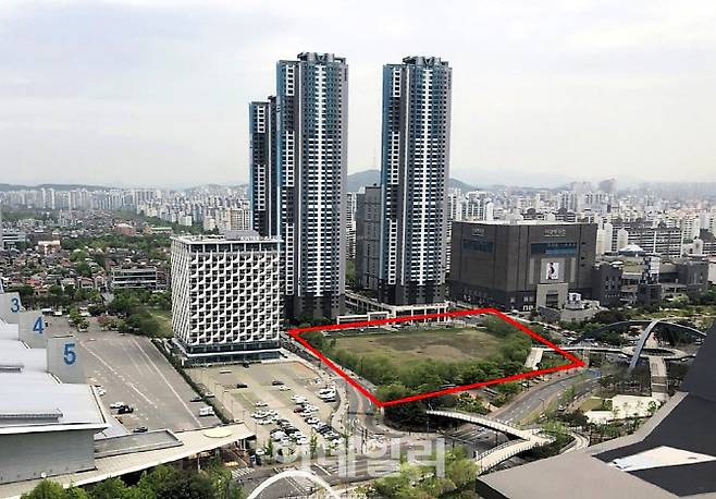 붉은색 선으로 표시한 구역이 고양시가 매각을 통해 호텔건립을 계획하고 있는 숙박시설 부지.(사진=이데일리DB)