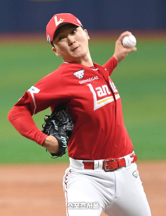 SSG 김건우가 투구에 임하고 있다. 고척 | 박진업 기자 upandup@sportsseoul.com