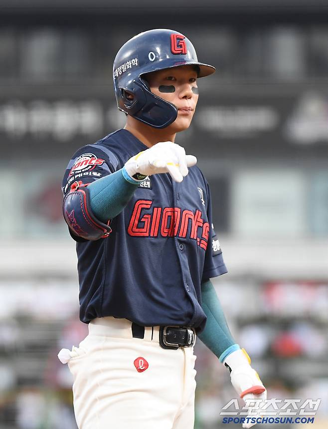 12일 수원 KT위즈파크에서 열린 롯데-KT전. 3회초 1사 1, 2루 장두성이 2타점 3루타를 친 후 기뻐하고 있다. 수원=정재근 기자 cjg@sportschosun.com/2025.6.12/