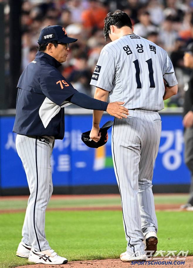 18일 부산 사직야구장에서 열린 한화와 롯데의 경기, 4회말 한화 엄상백이 마운드를 내려가고 있다. 부산=허상욱 기자wook@sportschosun.com/2025.06.18/