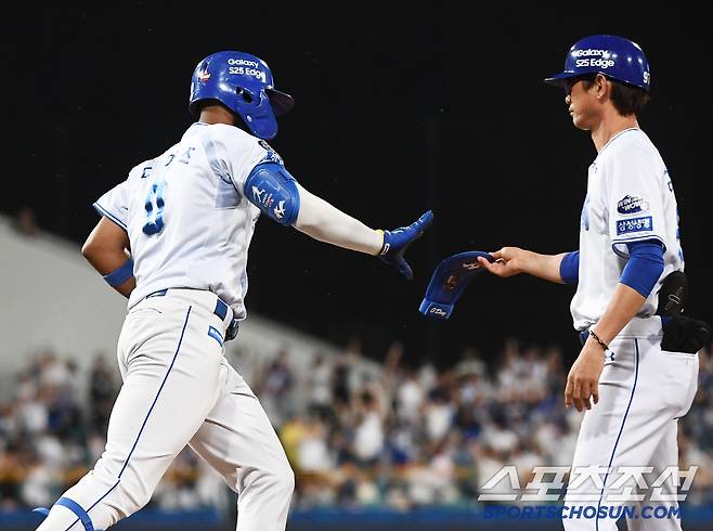 18일 대구 라이온즈파크에서 열린 두산-삼성전. 6회말 2사 2루 디아즈가 투런포를 친 후 달려나가고 있다. 대구=정재근 기자 cjg@sportschosun.com/2025.6.18/