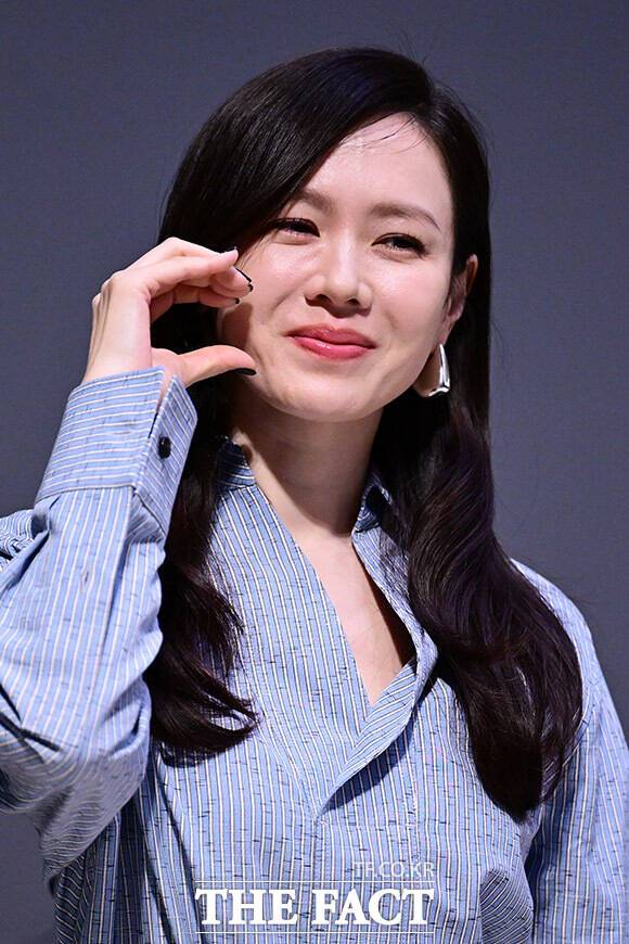 배우 손예진이 지난 17일 자신의 소셜 미디어 부계정을 오픈하고 게시물 두 건을 올렸다. /더팩트 DB