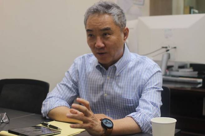 이승규 한국바이오협회 부회장이 지난 13일 경기도 성남시 바이오협회 사무실에서 인터뷰하고 있다. 사진=정동훈 기자