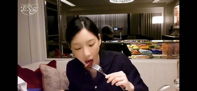 유튜브 <태연 오피셜>