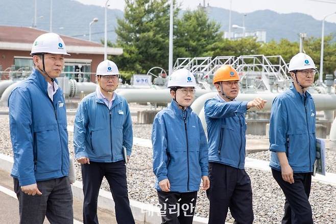 한국가스공사는 17일 본격적인 장마철을 맞아 집중 호우로 인한 천연가스 공급시설 피해 예방을 위해 대구경북지역본부 왜관·중리관리소 현장 안전 점검에 나섰다.ⓒ가스공사