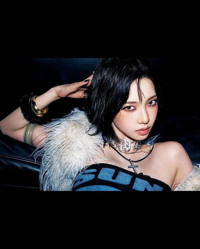 2129710397.jpg 카리나 이번앨범 컨셉사진