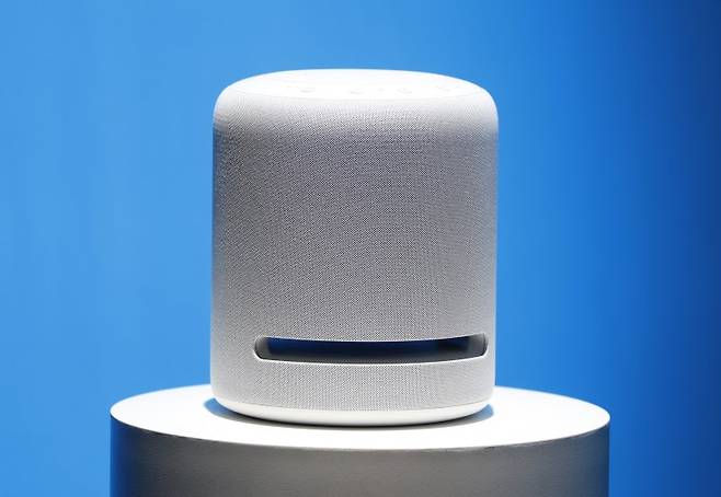 지난 2월 26일 미국 뉴욕에서 열린 아마존 신제품 출시 행사에 전시된 아마존의 인공지능(AI) 스피커 '에코 스튜디오'.UPI연합뉴스