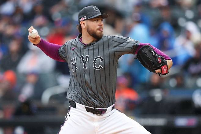 <yonhap photo-2043="">18일(한국시간) 팔꿈치 문제로 부상자명단에 오른 타일러 메길. [AFP=연합뉴스]</yonhap>