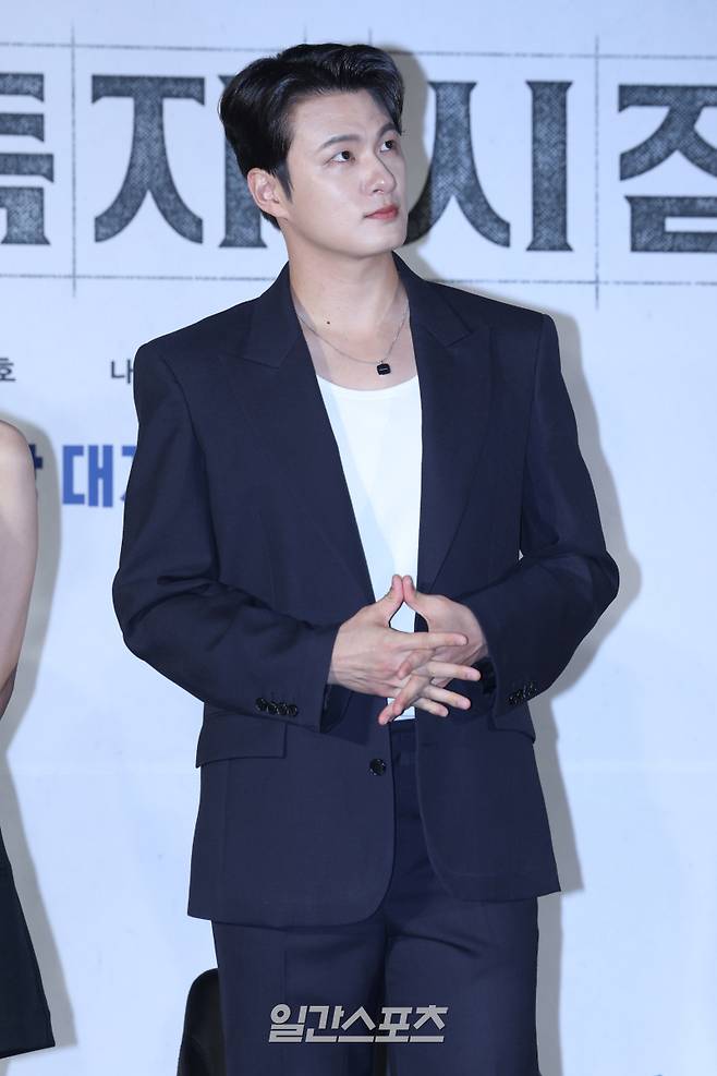 배우 신승호가 17일 오전 서울 광진구 롯데시네마 건대입구점에서 열린 영화 '전지적 독자 시점' 제작보고회에 참석하고 있다. '전지적 독자 시점'은 10년 이상 연재된 소설이 완결된 날 소설 속 세계가 현실이 되고, 유일한 독자였던 '김독자'가 소설 주인공 '유중혁' 등을 만나 멸망한 세상에 살아남기 위해 나서면서 벌어지는 이야기. 오는 7월 23일 개봉. 서병수 기자 qudtn@edaily.co.kr /2025.06.17/