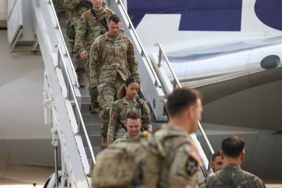 순환 배치를 위해 최근 주한미군 주둔지인 경기도 평택에 도착하고 있는 미8군 제4보병사단 제1스트라이커 여단 소속 병력. [연합뉴스]