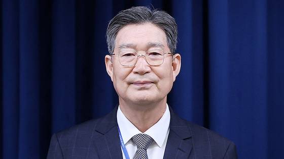 새정부 초대 민정수석에 임명된 오광수 변호사가 8일 서울 용산구 대통령실 청사에서 열린 수석급 인선 발표 브리핑에 참석하고 있다. 뉴스1