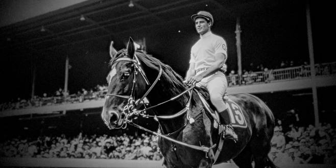 리베르소 워치는 폴로 경기 중 시계가 손상되는 것을 막기 위해 1931년 고안됐다. 사진 예거 르쿨트르