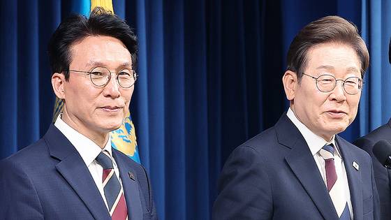 이재명 대통령이 4일 서울 용산구 대통령실 청사 브리핑룸에서 국무총리와 국정원장, 대통령 비서실장 등 인선발표를 하고 있다. 뉴스1