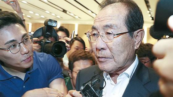 윤동한 한국콜마 회장. 중앙포토