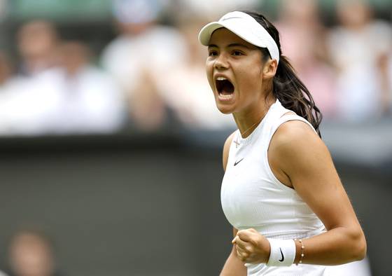 알카라스와 조를 이뤄 혼합복식에 출전하는 라두카누. EPA=연합뉴스