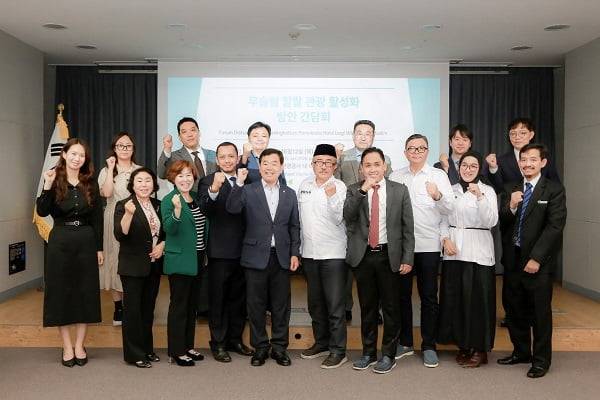 사진: 2025년 6월 12일 제주관광공사 대회의실에서 제주관광공사 측과 HPN-K, 인도네시아 국영기업 수코핀도, 수코핀도의 공식 한국 지사인 수코핀도 파트너스, 나흐들라툴 울라마 자카르타(PWNU DKI JAKARTA), 인도네시아 상공회의소(KADIN INDONESIA)가 ‘무슬림 할랄화를 위한 간담회’를 진행하였다.